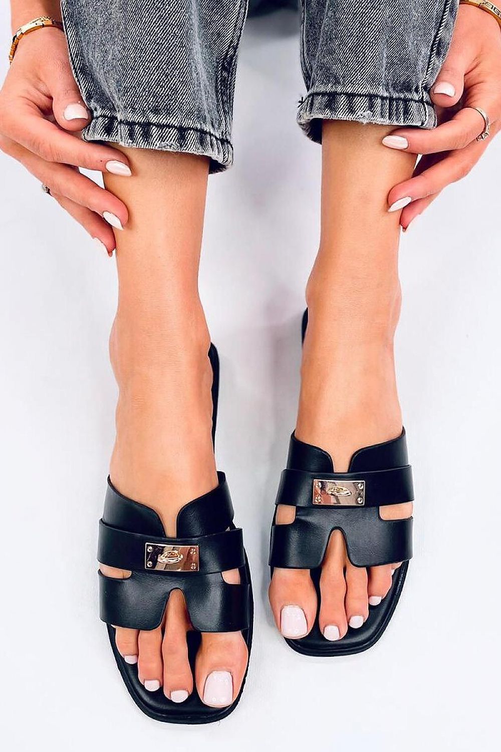 Flip-flops model 195983